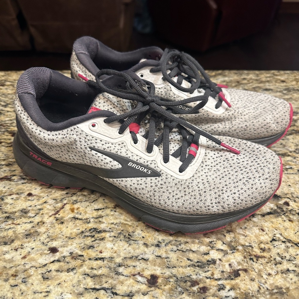 Brooks Women's Athletic Shoes in Gray and Pink
